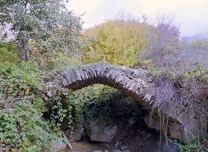 Азербайджанцы разрушили мост Макун села Мец Тагер