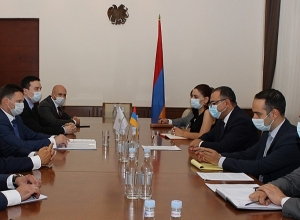 Ֆինանսների նախարարությունը, Եվրասիական զարգացման բանկն ու Վերլուծական վարկային վարկանիշային գործակալությունը եռակողմ հուշագիր են ստորագրել