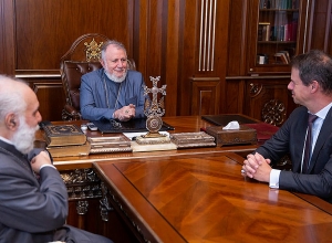 Կաթողիկոսը հրաժեշտի հանդիպում է ունեցել Ֆրանսիայի դեսպանի հետ