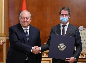 Армен Саркисян провёл прощальную встречу с Джонатаном Лакоттом