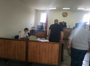 Ցուցմունք տվեց հակագազով եւ մահակով խոշտանգվածը