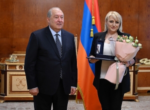 Նախագահ Արմեն Սարգսյանը պետական բարձր պարգև է հանձնել գրոսմայստեր Էլինա Դանիելյանին