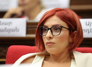 Господин Манукян, не Вы должны оценивать мою деятельность: Хамоян