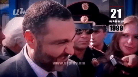 Календарь. 21 сентября: Вазген Саркисян в Ераблуре, с ним Карен Демирчян. Премьер, похоже, не в настроении