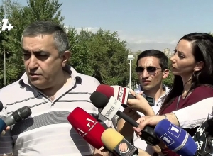 Да, блок «Армения» мешает клянчить мир: Армен Рустамян