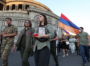 Զոհված զինվորների ծնողների հավաքն ու ջահերով  քայլերթը դեպի Եռաբլուր․ ՈՒՂԻՂ