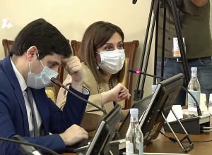 Дискуссия с Анаит Аванесян, Ара Зограбяном и бывшим директором СПИД-центра