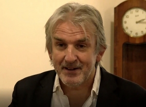 Бетховена могут исполнять лучшие оркестры, такие Армянский национальный оркестр: Барри Дуглас