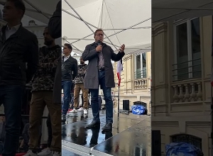 Բողոքի ակցիա Փարիզում՝ Ադրբեջանի դեսպանատան դիմաց՝ հայ գերիներին ազատելու պահանջով