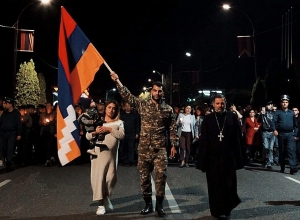 Երթ Արցախում. Դիմավորել  են քահանան, զինվորը և հղի կինը