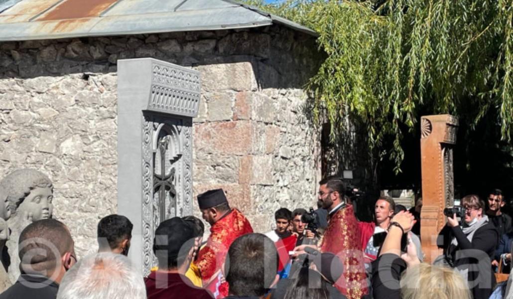 photo5371043211843319420-1-800x600