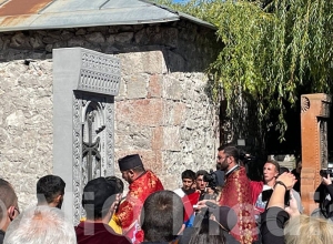 Ախալքալաքի Սուրբ Խաչ եկեղեցու բակում տեղադրվեց խաչքար՝ նվիրված անմահ հերոսների հիշատակին