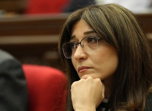 Ղազինյանն անհավասարակշիռ վարքագիծ է դրսևորում և դուրս են գալիս, որ խուսափեն հարցերից․ Դավոյան