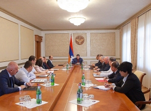 ԱՀ Նախագահ Հարությունյանը հրավիրել է ընդլայնված աշխատանքային խորհրդակցություն