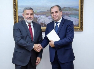 Պերուի նորանշանակ դեսպանն իր հավատարմագրերի պատճենն է հանձնել ԱԳ նախարարի տեղակալին