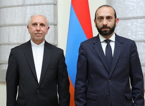 Արարատ Միրզոյանն ընդունել է Հայաստանում Իրանի դեսպան Աբբաս Բադախշան Զոհուրին