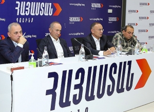 Ռոբերտ Քոչարյանը հանդիպել է «Հայաստան» խմբակցության պատգամավորների հետ