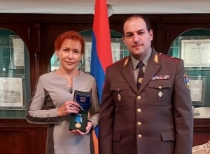 Հայազգի օդաչու Նելսոն Ստեփանյանի որդին՝ Վիլսոն Ստեփանյանը, պարգևատրվել է «Նելսոն Ստեփանյան» մեդալով