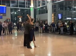 Արգենտինական տանգո «Զվարթնոց» օդանավակայանում