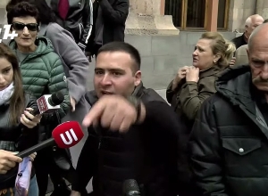 Мы останемся возле штаб-квартиры Арцаха, пока они не оплатят нашу аренду։ житель Гадрута