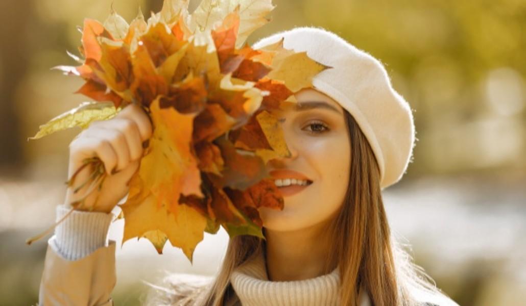 elegant-stylish-girl-autumn-park_1157-35055