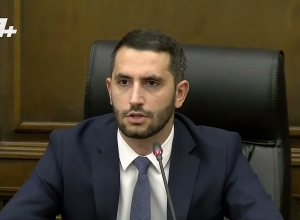 Кроме приветствия никаких контактов с турецкими или азербайджанскими депутатами не было: Рубинян