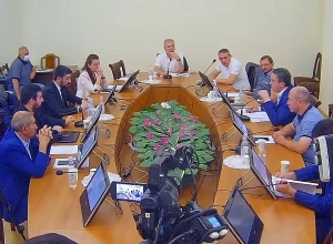 Մի շարք ընդդիմադիրներ պահանջում են Պաշտպանության եւ անվտանգության հարցերի հանձնաժողովի արտահերթ նիստ անցկացնել