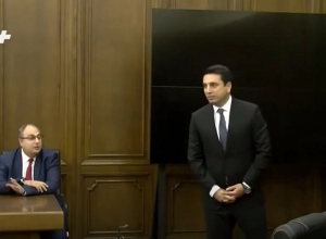 Շուտով առանց պատվաստման ԱԺ շենք թույլ չի տրվի մտնել. Ալեն Սիմոնյանը մտել էր ասուլիսի սենյակ