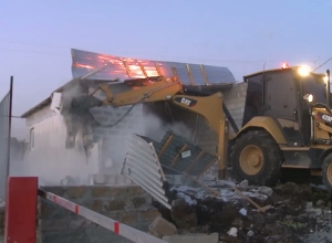 Мэрия Еревана продолжает демонтаж незаконных построек