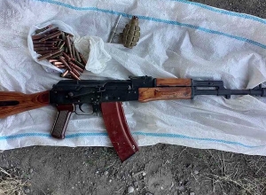 Группа лиц сдали нелегальное оружие и боеприпасы в отделениях полиции