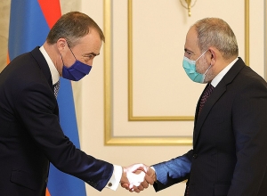 Никол Пашинян принял специального представителя ЕС Тойво Клаара