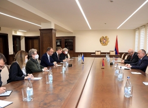 Министр обороны РА принял специального представителя ЕС