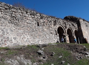 Ադրբեջանցիներն արդեն փլուզվող Հակոբավանքն են յուրացնում․ «Հակոբավանքի վերածնունդը»  հրատապ է