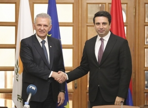 ՀՀ ԱԺ նախագահը հանդիպել է Կիպրոսի Հանրապետության նախագահի հանձնակատարին