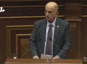 Предатели говорят о предательстве, а те, кто отдали земли, о передаче земель: Виген Хачатрян