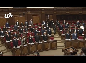 Депутаты минутой молчания почтили память жертв 27 Октября