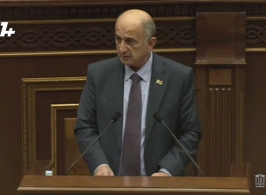 Դևի պոչը պիտի դուրս գա էս դահլիճից