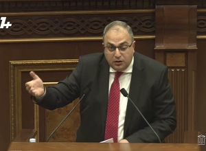 Օֆ, դժվարա այսօր, Պարո՛ն Մինասյան, էն «Կարգին հաղորդման» պես՝ ես ձեզանից չեմ հասկանում