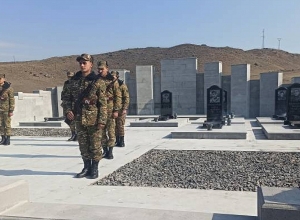 Ակունքում օրհնվեց Արցախյան 44-օրյա պատերազմում զոհված հայորդիների նորակառույց եղբայրական գերեզմանը