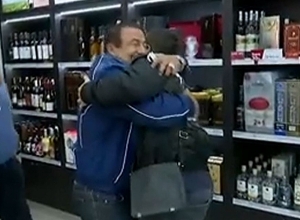 Ինչպես է Գագիկ Ծառուկյանը դիմավորում բրոնզե մեդալ նվաճած իր որդուն