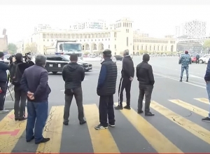 Զոհված և անհետ կորած զինծառայողների հարազատները հանդիպում են պահանջում վարչապետի հետ. Ուղիղ