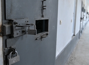 Ազատությունից զրկված անձանց՝ դատական նիստերին չտեղափոխելու պրակտիկան մտահոգիչ է․ ՄԻՊ