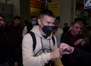 Լուկաս Սելարայանը ժամանեց Երևան. ինչպե՞ս են նրան դիմավորում երկրպագուները