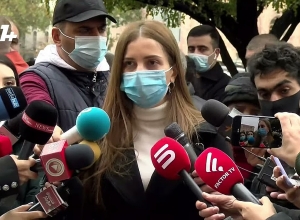 Предлагаю преградить Папикяну дорогу к Татев, посмотрим, как он поедет? Анна Григорян