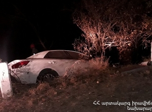 «KIA»-ն դուրս է եկել երթևեկելի հատվածից և բախվել արգելապատնեշին․ վարորդը տեղում մահացել է