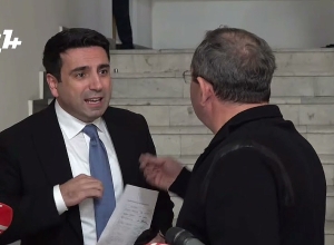 Ալեն Սիմոնյանը և ընդդիմադիրները արտահերթ անելու հարցի շուրջ վիճում են