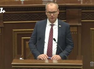 Алексей Сандыков обратился к ОДКБ и международному сообществу на русском языке