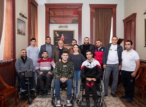 Սիմոն Մարտիրոսյանը Զինվորի տանը նվիրեց երիտասարդների աշխարհի առաջնության ժամանակ նվաճած գավաթը