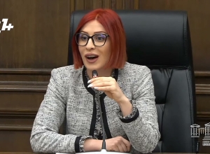 Депутаты критикуют Россию с трибуны, Пашинян говорит, что согласен согласен с предложением РФ