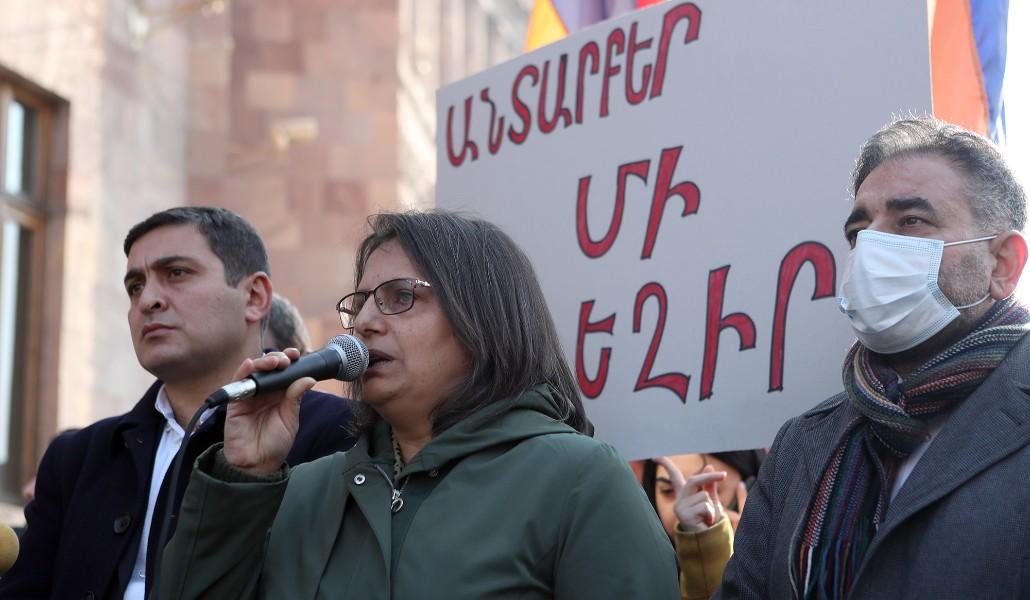 Կարին Տոնոյան ակցիա